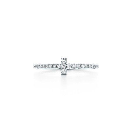 Bague Wire Tiffany T en or blanc 18 carats et diamants. | Tiffany & Co.