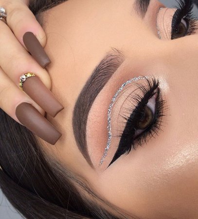 Kylie Cosmetics on Instagram: “new years eve glam inspo 💫 @mackieguzman using skin concealer in shade ivory!”
