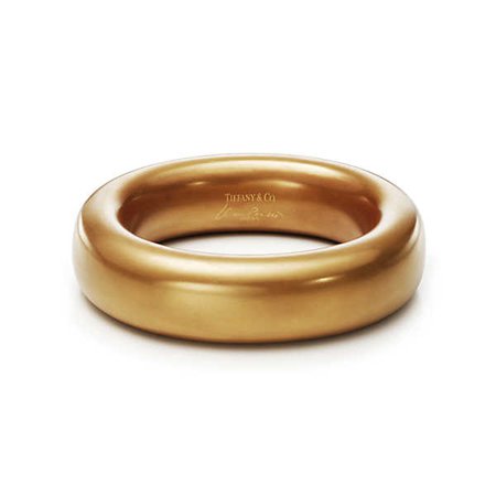Elsa Peretti™ bangle of gold lacquer over Japanese hardwood, medium. | Tiffany & Co.