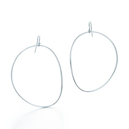 Elsa Peretti® Wave hoop earrings in sterling silver. | Tiffany & Co.