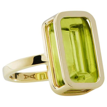 Apple Pfefferminz Ring, 14 Karat Yellow Gold Carved Peridot Cocktail Ring For Sale at 1stDibs