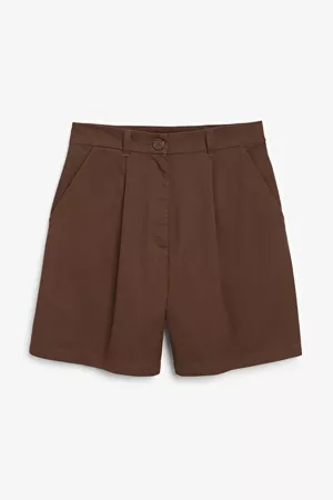 High waist tailored shorts - Dark brown - Trousers & shorts - Monki WW