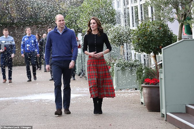 Kate Middleton looks very festive in tartan at Christmas party | Daily Mail Online