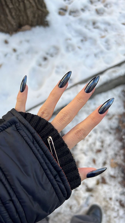 blue chrome nails