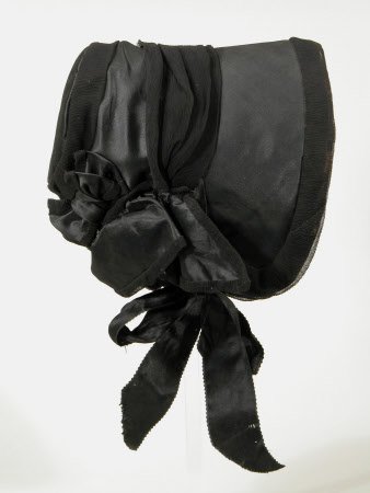 Mourning bonnet 1349748 | National Trust Collections