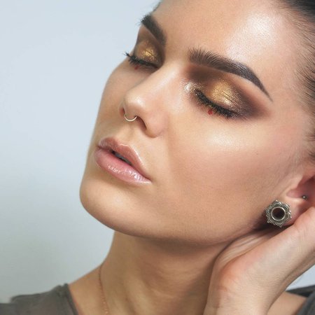Linda Hallberg sur Instagram : Gotta love some shiny eyelids 😊 Go to my blog 😍👉lindahallberg.com for full product list #fotd #makeup