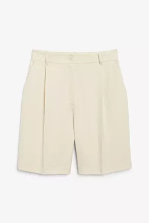Bermuda shorts - Cream - Trousers & shorts - Monki WW