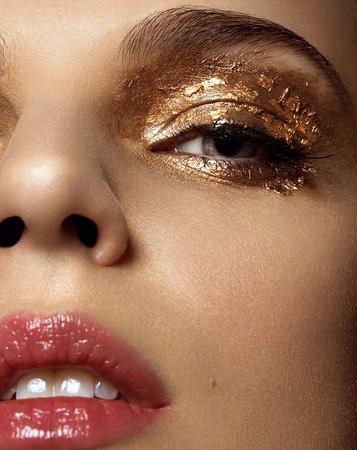 Gold metallic eyeshadow