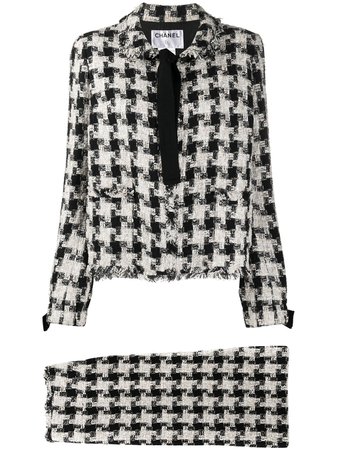 White & black Chanel Pre-Owned 2004 tweed houndstooth skirt suit CH2500E - Farfetch