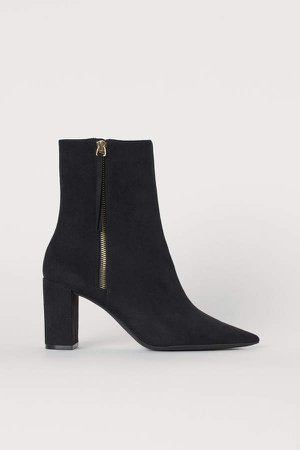 Ankle Boots with Pointed Toes - Black
