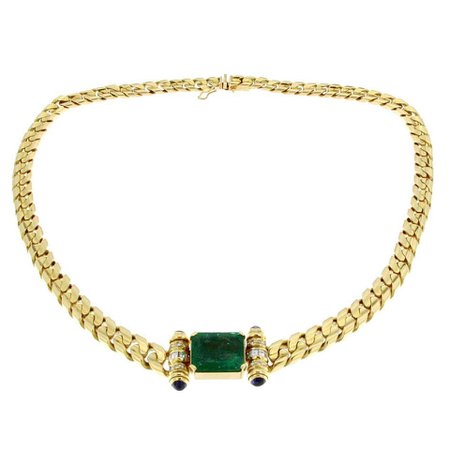 Emerald Necklace in 18 Karat Yellow Gold