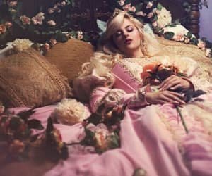130 images about Sleeping Beauty — Aurora🌸 on We Heart It | See more about pink, flowers and aesthetic