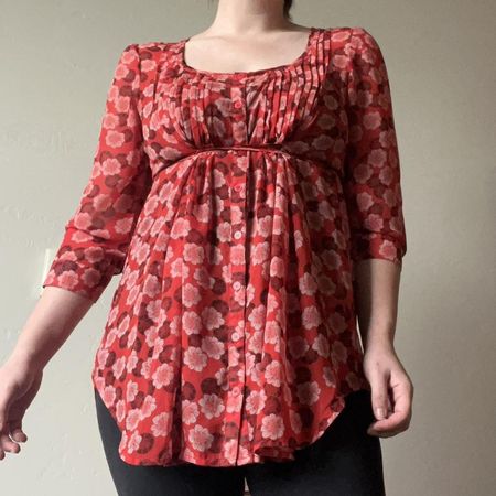 Red, black, & white floral print flowy tunic top.... - Depop