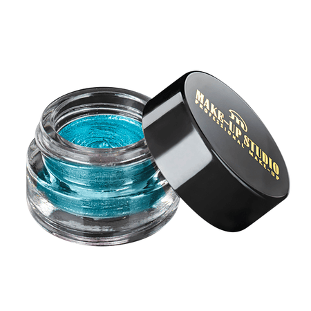 Aquamarine blue makeup