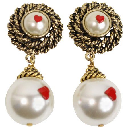 Moschino Pearls With Hearts Gold Tone Drop Clip-On Earrings For Sale at 1stDibs