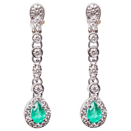 18 Karat White Gold Diamond and Emerald Dangle Earrings For Sale at 1stDibs