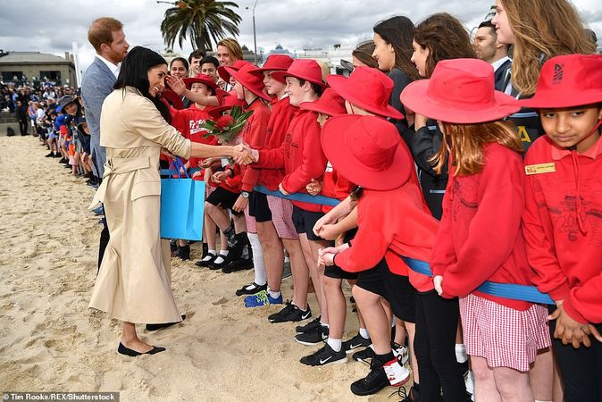 Prince Harry and Meghan Markle in Melbourne for 3rd day of royal tour | Daily Mail Online