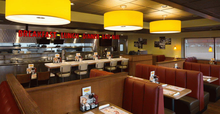New_Dennys_restaurant_interior-1_0.gif (770×400)