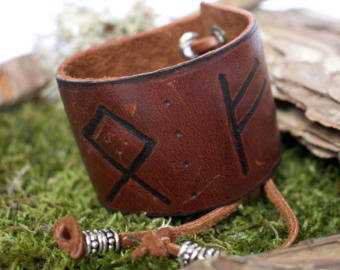 Rune leather bracelet / Viking bracelet / Rune leather