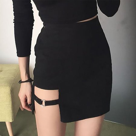 black buckle slit skirt