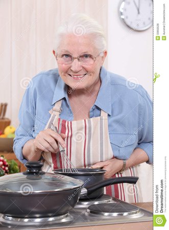 old-woman-cooking-kitchen-33950528.jpg (957×1300)
