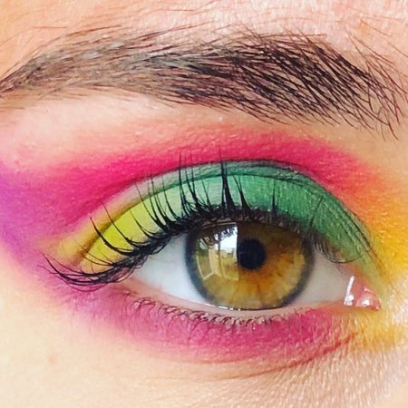 Astrid Breizh sur Instagram : Aujourd’hui je me suis éclaté avec ma palette Patricia Bright de @makeuprevolutionfrance et c’était très très long ! Mais c’est un de mes…