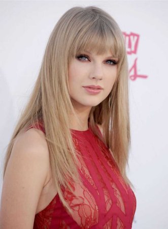 Taylor Swift blond hair with bangs
