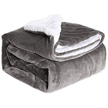 Bedsure Sherpa Throw Blanket Silver Grey Travel/Single Size (130 x 150cm) Fleece Bed Throws Warm Reversible Microfiber Solid Blankets for Bed and Couch: Amazon.co.uk: Kitchen & Home