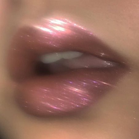 high shine pink lipgloss