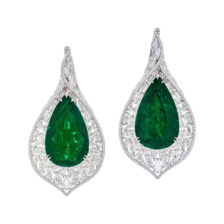 Gubelin Certified 65.97 Carat Colombian Emerald Diamond Earrings in 18K Gold For Sale at 1stDibs