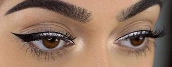 glitter wing eye makeup
