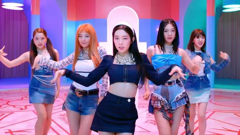 RED VELVET's Outfits From 'Queendom' MV - Kpop Fashion | InkiStyle