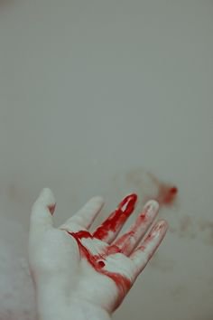 weißi roti blut schmetterling hand | Fotografie | Pinterest | Blood, Gore aesthetic and Art