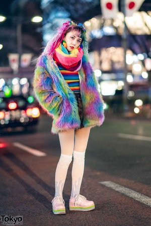 Tokyo Colorful Fashion w/ Rainbow Hair Falls, 80s90s00s Tassel Earrings, Furry Rainbow Jacket, Tie Dye Shorts & Pastel Sneakers – Tokyo Fashion