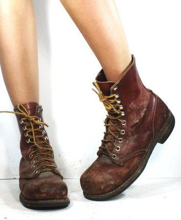 hy1pvz-l-610x610-shoes-boots-combat+boots-grunge-distressed-indie-lace-lace+boots-brown.jpg (501×610)