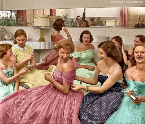 How To Throw A 1950s Style Cocktail Party | Vintage Clothing Online - 1950s Glam