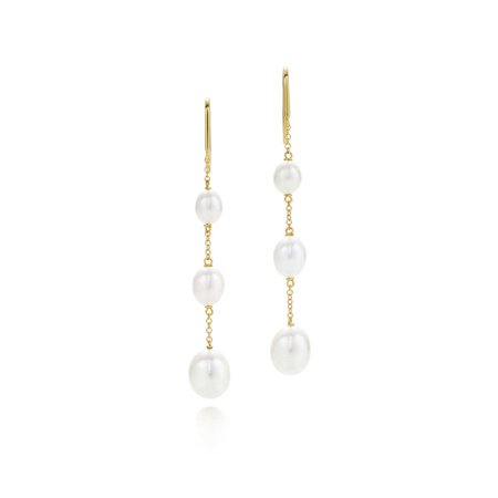 Elsa Peretti® Pearls by the Yard™ chain earrings in 18k gold. | Tiffany & Co.