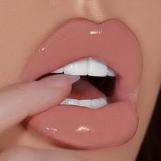 lip gloss lips
