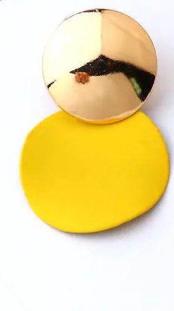 Yellow/Gold Round Earrings