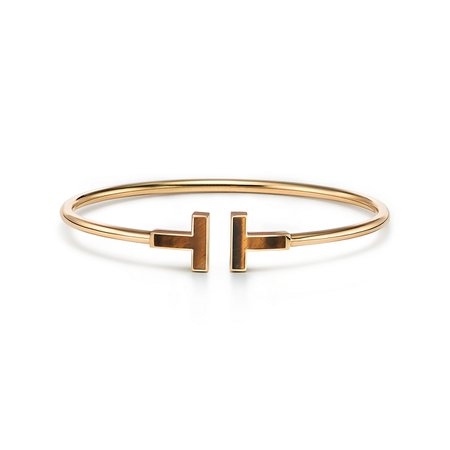 Tiffany T tiger's eye wire bracelet in 18k gold, medium. | Tiffany & Co.