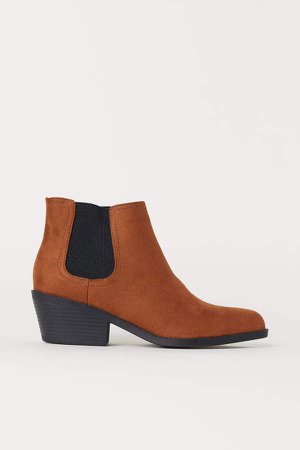 Pointed Chelsea Boots - Beige