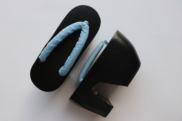 Wooden-Clogs-Japanese-Geta-Sandals-Flip-Flops-Cosplay-Black-Blue-Stripe.jpg_640x640.jpg (640×427)