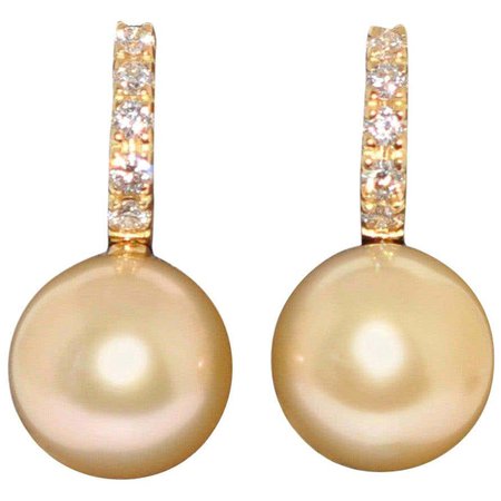 South Sea Pearl and White Diamonds on Yellow Gold 18 Karat Drop Earrings For Sale at 1stdibs