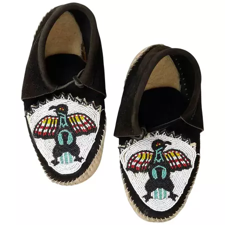 1920s Vintage Hand Beaded Native American Suede and Leather Moccasins For Sale at 1stDibs