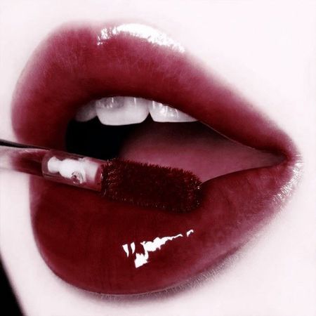 dark red lipstick 💄
