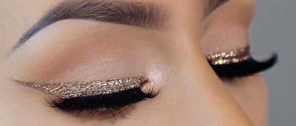 Gold Glitter Winged Eye Makeup