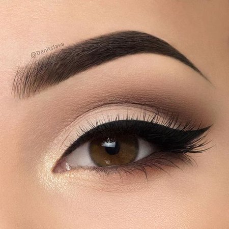 nude makeup with eyeliner