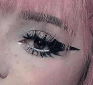 e-girl long eyeliner