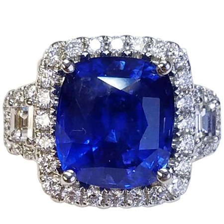 GIA Certified 18 Karat White Gold Cushion Cut Sapphire and Diamond Ring For Sale at 1stDibs