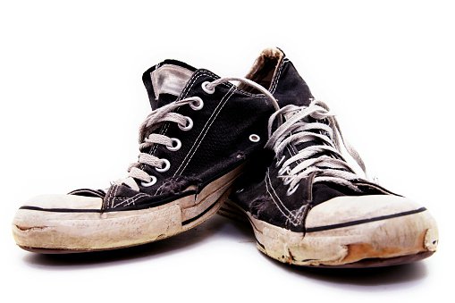 ratty-old-pair-of-black-converse-sneakers-picture-id95873089 (509×339)